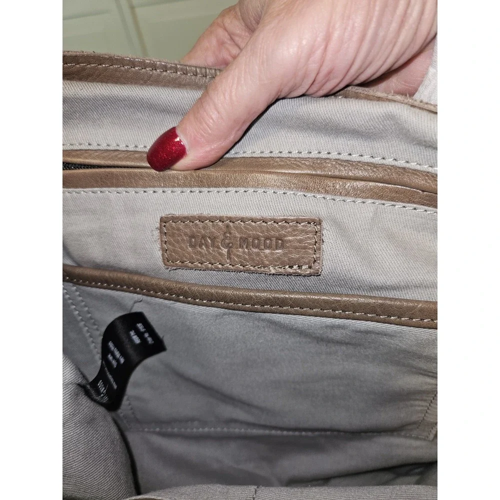Day & Mood Light Brown Leather Hobo Bag Front Pocket Zip Back‎ Inside Pockets